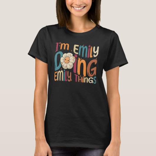 Ik ben Emily Doing Emily Things Groovy Retro Emily T-shirt (Voorkant)