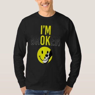 Ik ben gebroken Onzichtbare ziekte Verwarde glimla T-shirt