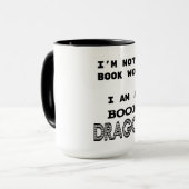 Ik ben geen boekenworm. Ik ben een boekendraak. Mok (Voorkant links)