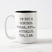 Ik ben geen controle freak maar aangepaste collega tweekleurige koffiemok (Links)