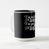 Ik ben geen heks... ik ben je vrouw... tweekleurige koffiemok (Voorkant links)