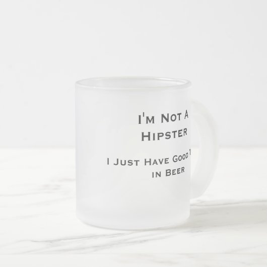 Ik ben geen hipster... Mok van bier (Voorkant rechts)