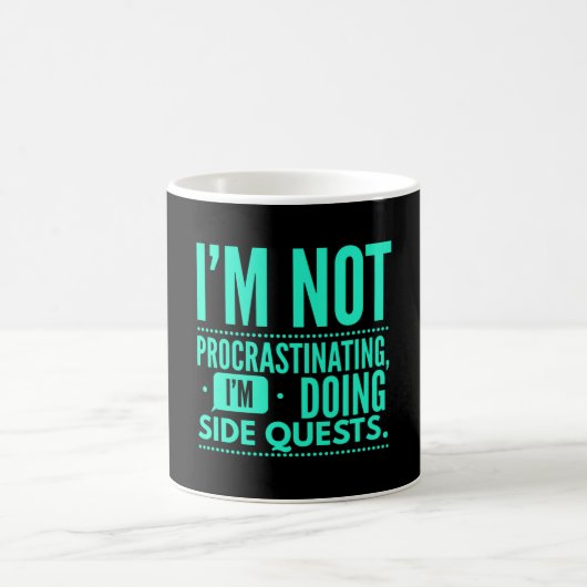 Ik ben geen procrastinkendeSide Quests Koffiemok (Center)