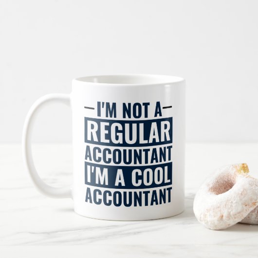 Ik ben geen reguliere accountant, ik ben Cool Acco Koffiemok (Met donut)