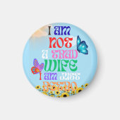 Ik ben geen traditionele vrouw, ik ben gewoon een  magneet (Voorkant)