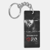 Ik ben gemarkeerde Sleutelhanger: Jas Sleutelhanger (Voorkant Links)