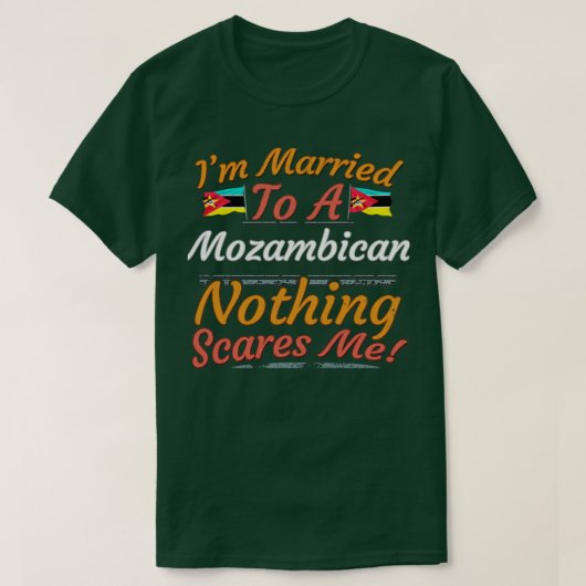 Ik ben getrouwd met een Mozambikaan. Ik schrik ner T-shirt (Design voorkant)
