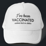 Ik ben gevaccineerd gecodeerde, aangepaste tekst trucker pet<br><div class="desc">Laat iedereen weten dat je gevaccineerd bent. Dit pet kenmerkt uw drie lijnen van douanetekst. Ideaal voor artsen,  medisch personeel of iemand anders.</div>