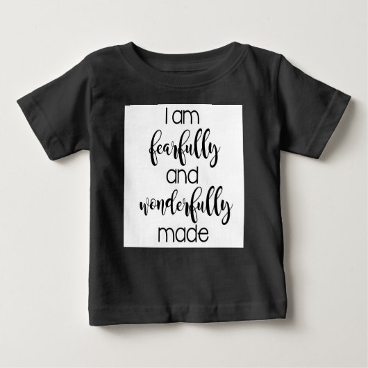 Ik ben geweldig en geweldig gemaakt Baby T-shirt (Voorkant)