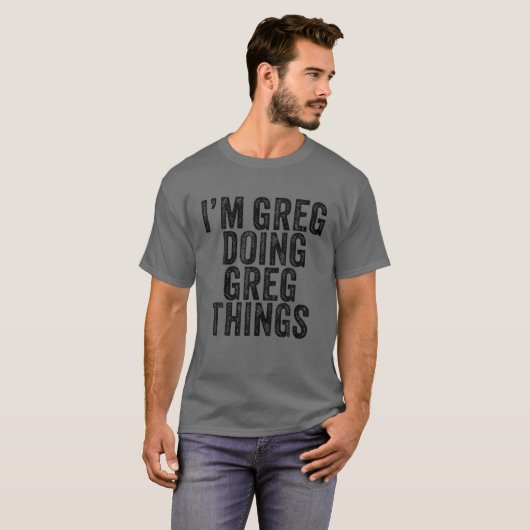 Ik ben Greg Doing Greg Dingen Funny Greg Birthday T-shirt (Voorkant volledig)