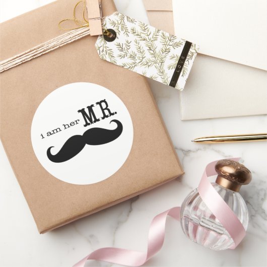 Ik ben haar Mr Mustache Groom Ronde Sticker (Geschenken)