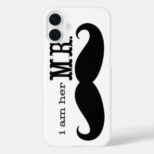 Ik ben haar Mr Mustache Grooms Gifts. iPhone 16 Plus Hoesje