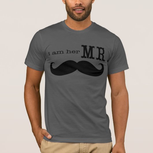 Ik ben haar Mr Mustache Grooms Gifts. T-shirt (Voorkant)