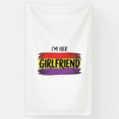 Ik ben haar vriendin Regenboog Pride Vector T-shir Spandoek (Verticaal)