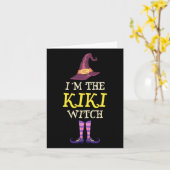 Ik ben het Kiki Witch Kostuum Halloween Funny Witc Kaart (Gele Bloem)