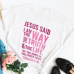 Ik ben het Way T-shirt<br><div class="desc">Christelijk T-shirt met het bijbelse vers van John 14:6 Jezus zei hem: "Ik ben de weg, de waarheid en het leven. Niemand kan naar de Vader komen, behalve door mij." De verzen zijn in blauwe pastelkleuren en in gemengde kalligrafie en minimalistische typografie. Dit trendy, moderne geloof ontwerp is het perfecte...</div>