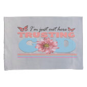 Ik ben hier alleen maar aan God Kussenslopen. Kussensloop (Voorkant-Rechts)