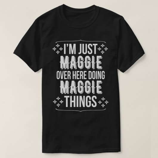 Ik ben hier alleen Maggie die Maggie Dingen Magg d T-shirt (Design voorkant)