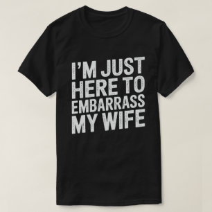 Ik ben hier alleen om mijn vrouw te vernederen Gra T-shirt