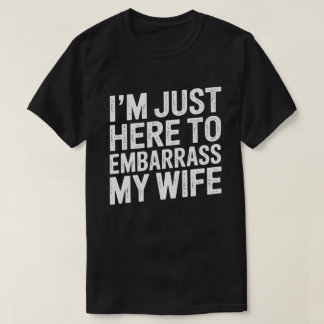 Ik ben hier alleen om mijn vrouw te vernederen Gra T-shirt