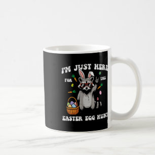 Ik ben hier alleen voor de paaseierenjacht wasbeer koffiemok