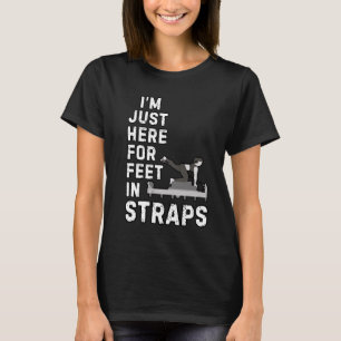 Ik ben hier alleen voor voeten in riemen Grappig P T-shirt