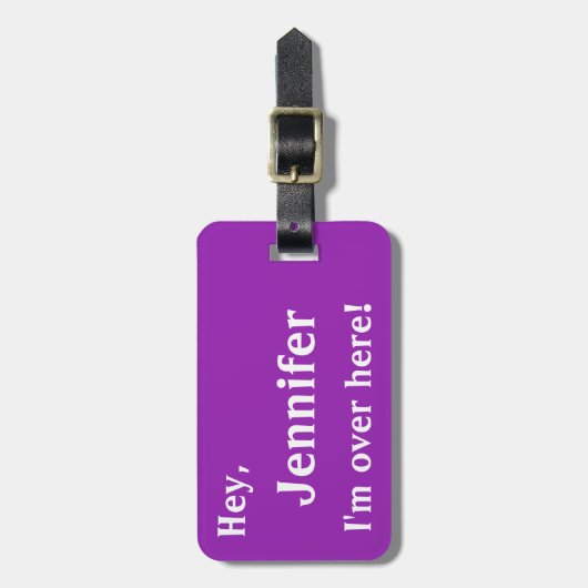 Ik ben hier! Custom Funny Bagagelabel - Paars (Voorkant verticaal)