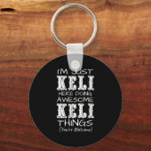 Ik ben hier gewoon Keli die Geweldige Keli dingen Sleutelhanger (Voorkant)