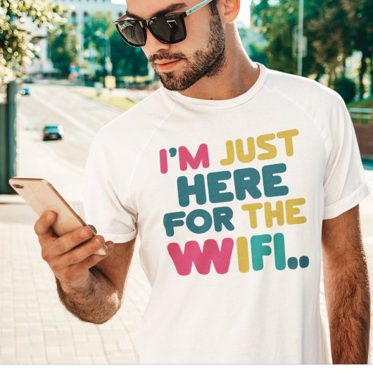 Ik ben hier gewoon voor de WiFi" Grappig T-shirt