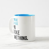 Ik ben hier omdat je iets hebt gebroken tweekleurige koffiemok (Voorkant links)