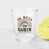 Ik ben hier Queer Gay Pride Month Rainbow Shot Glas (Voorkant)