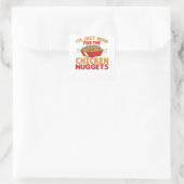 Ik ben hier voor de kipnuggets vierkante sticker (Tas)
