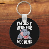 Ik ben hier voor Moo Deng Schattige Baby Hippo Sleutelhanger (Voorkant)