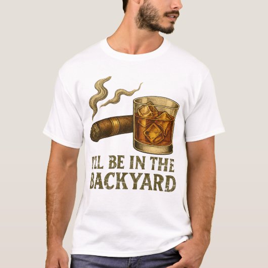 Ik ben in de achtertuin grappige sigaar en whisky t-shirt (Voorkant)