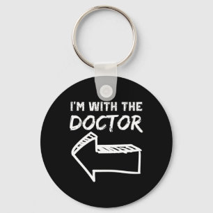 Ik ben met de Doctor Left Arrow grappige Halloween Sleutelhanger