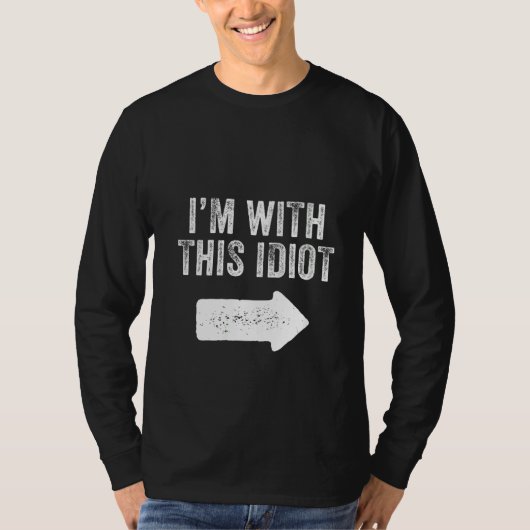 Ik ben met dit Idiot Funny Gezegde Sarcastic T-shirt (Voorkant)