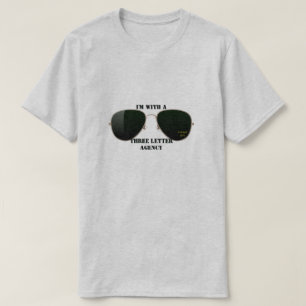 Ik ben met een drie-letterige bureau - een MisterP T-shirt