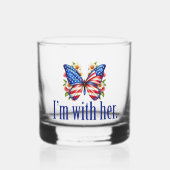 Ik ben met haar Kamala Harris voor President vlind Whisky Glas (Voorkant)