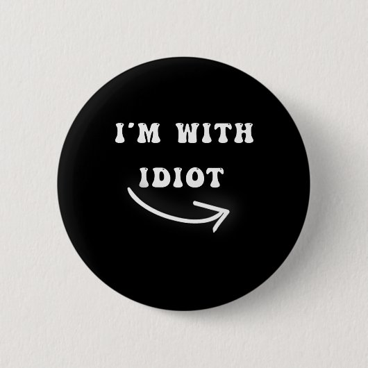 Ik ben met idioot pijl wijzen recht grappige grap ronde button 5,7 cm (Voorkant)