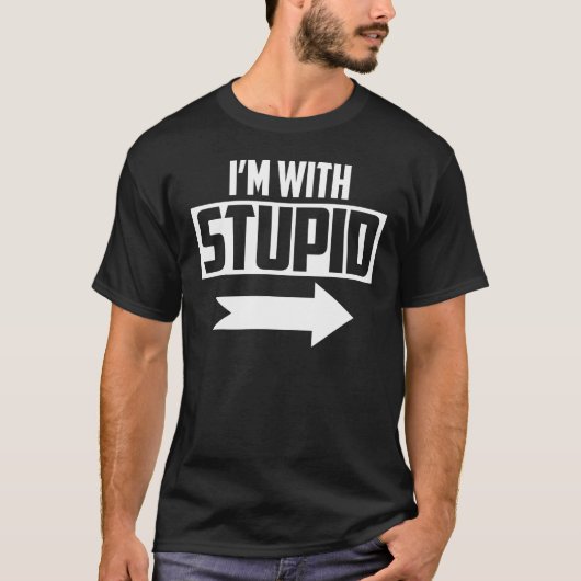 Ik ben met stomme T-shirt grappig sarcastisch pijl (Voorkant)