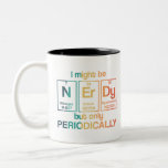 Ik ben misschien nerdy, maar slechts periodiek gra tweekleurige koffiemok<br><div class="desc">Dit nare T-shirt is geweldig voor liefhebbers van wetenschap,  chemie,  science fiction,  biologie,  geneeskunde of farmacologie. Elke nerd,  geek,  boekenworm,  enthousiaste lezer,  en student die wetenschap studeert,  zal van dit t-shirt houden dat aan hun wardrobe wordt toegevoegd.</div>