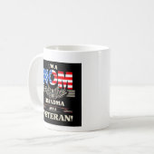 Ik ben moeder, oma en veteraan koffiemok (Voorkant links)