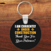 Ik ben momenteel in aanbouw sleutelhanger (Achterkant)
