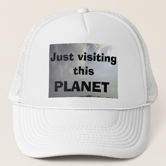 IK BEN NET OP BEZOEK BIJ DEZE PLANET TRUCKER HOED TRUCKER PET (Voorkant)