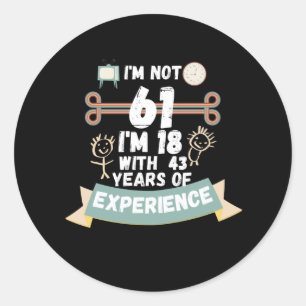 Ik ben niet 61 ik ben 18 met 43 ervaring - voor 61 ronde sticker