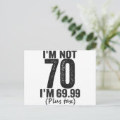 Ik ben niet 70 m'n 69.99 plus belastinggeld. briefkaart (Staand voorkant)