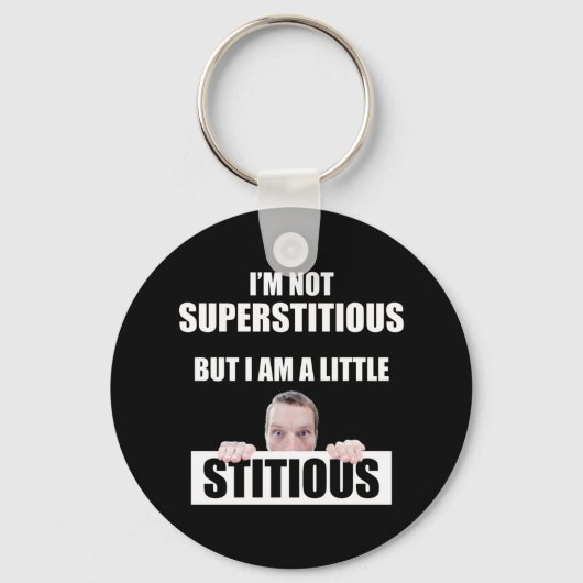 Ik ben niet bijgelovig, maar ik ben een beetje sti sleutelhanger (Voorkant)