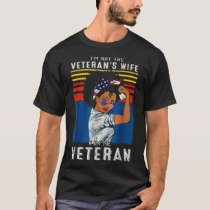 Ik ben niet de vrouw van de Veteraan.. ik ben de v T-shirt