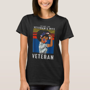 Ik ben niet de vrouw van de Veteraan.. ik ben de v T-shirt