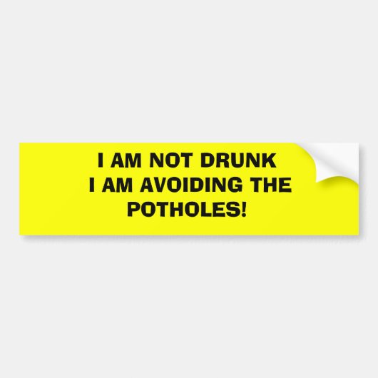 IK BEN NIET DRINK DAT IK DE POTHOLEN VERMIJD. BUMPERSTICKER (Voorkant)